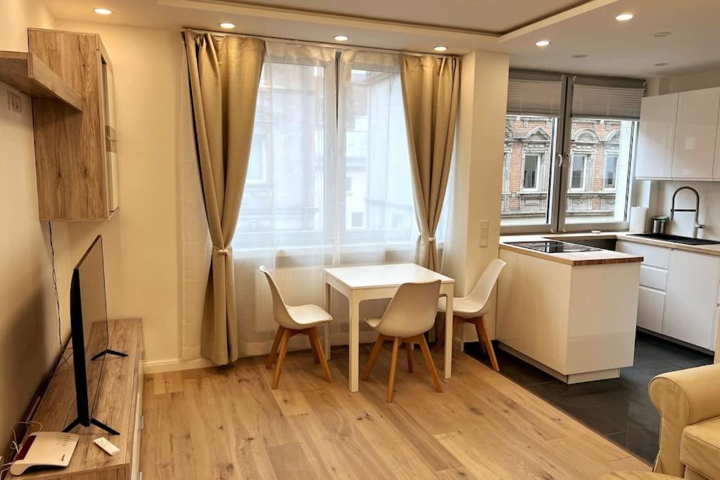 Apartamento Lovely Flat Relax Near City Center Núremberg Exterior foto